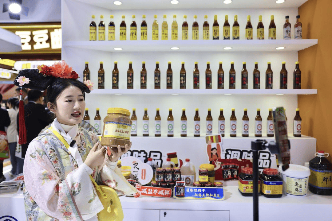 聚焦健康、年輕、“微創(chuàng)新” 全國糖酒會調味品企業(yè)主打差異化:調味品