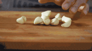 6種家中常用調(diào)味料<strong></p>
<p>調(diào)味料</strong>，吃不對反傷身，很多人不知道:調(diào)味料